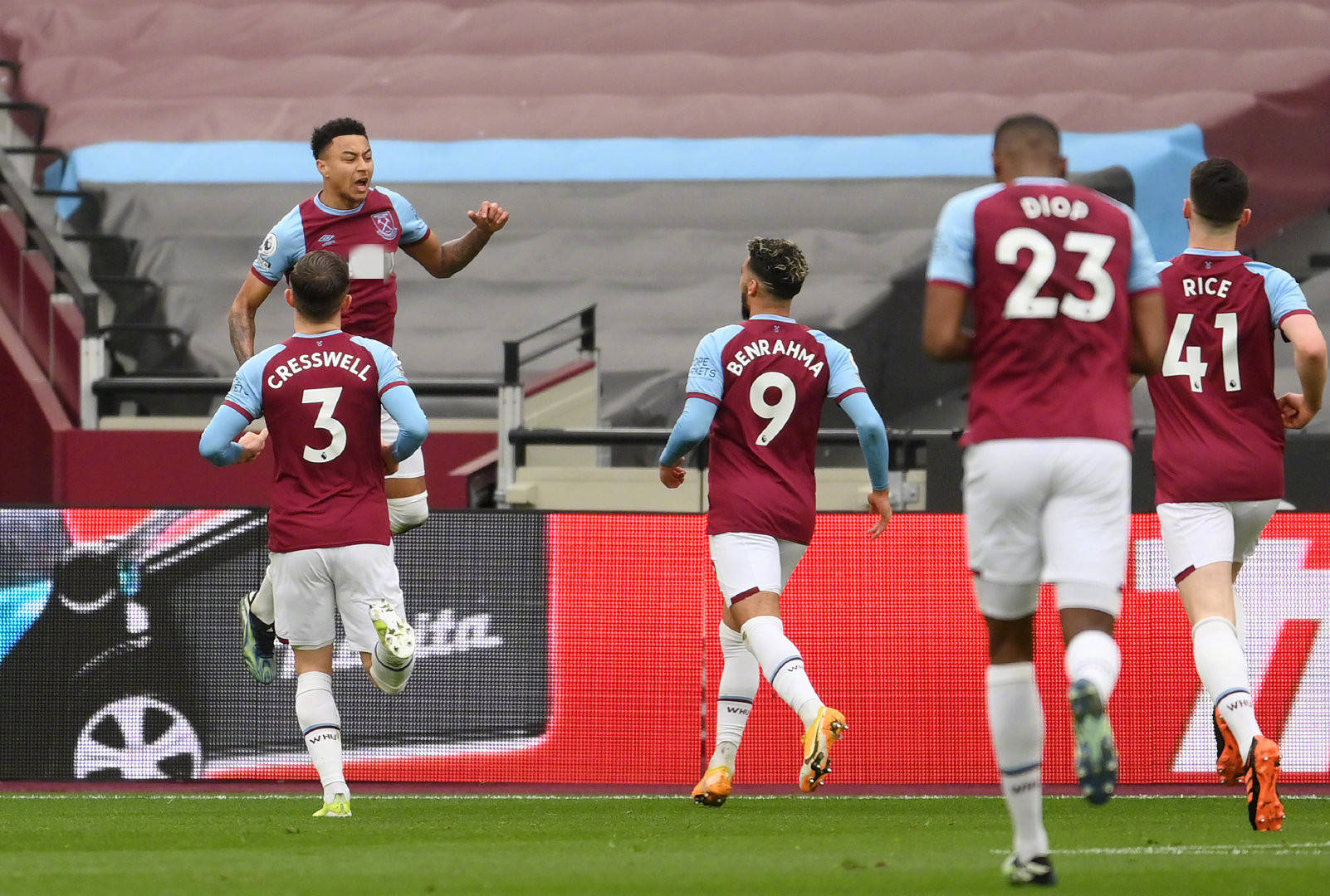 尤文图斯坚 尤文图斯坚